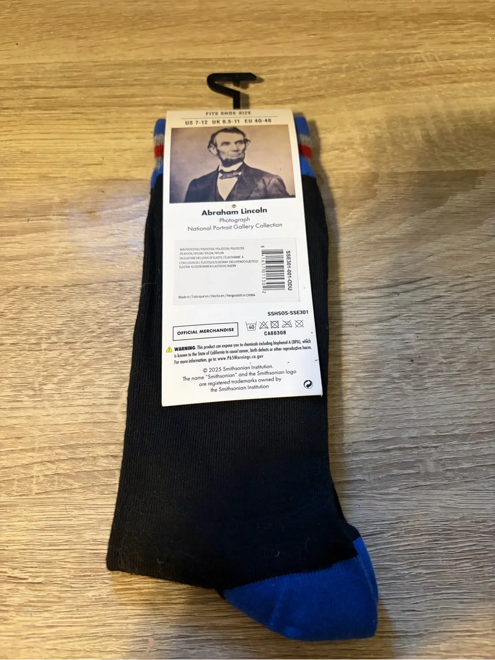 Smithsonian Men's Black & Blue Crew Socks with Historical Portrait